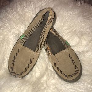 Sanuk moccasin flat slip-on’s